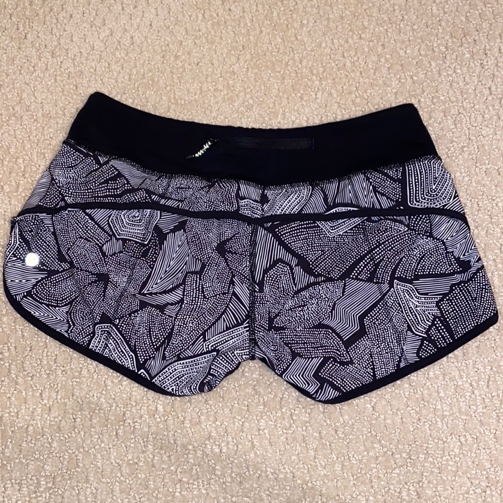 Lululemon Speed Up shorts 2.5”